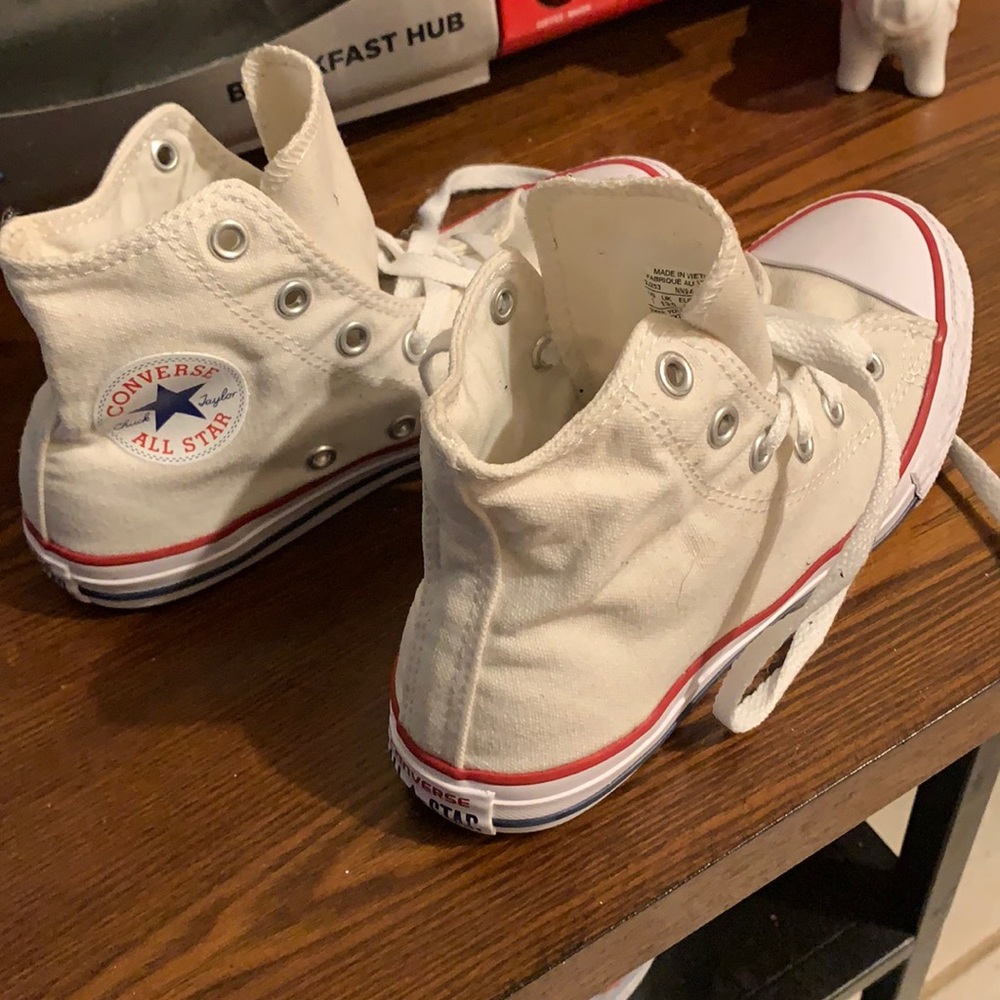 White all star converse